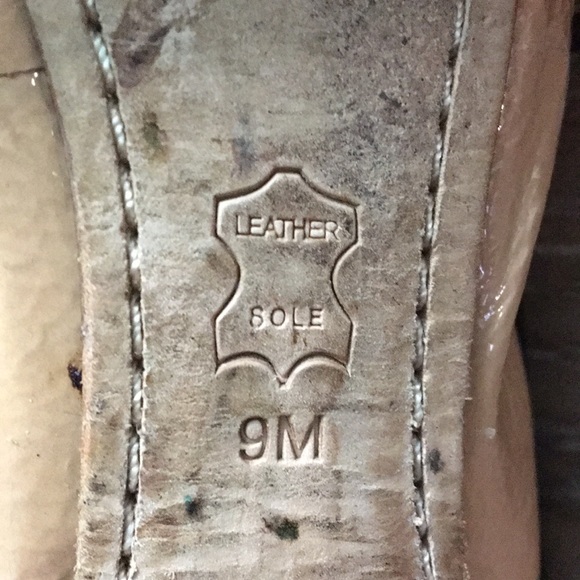 Tory Burch Caroline Tan Patent 9M Flats - Picture 2 of 4